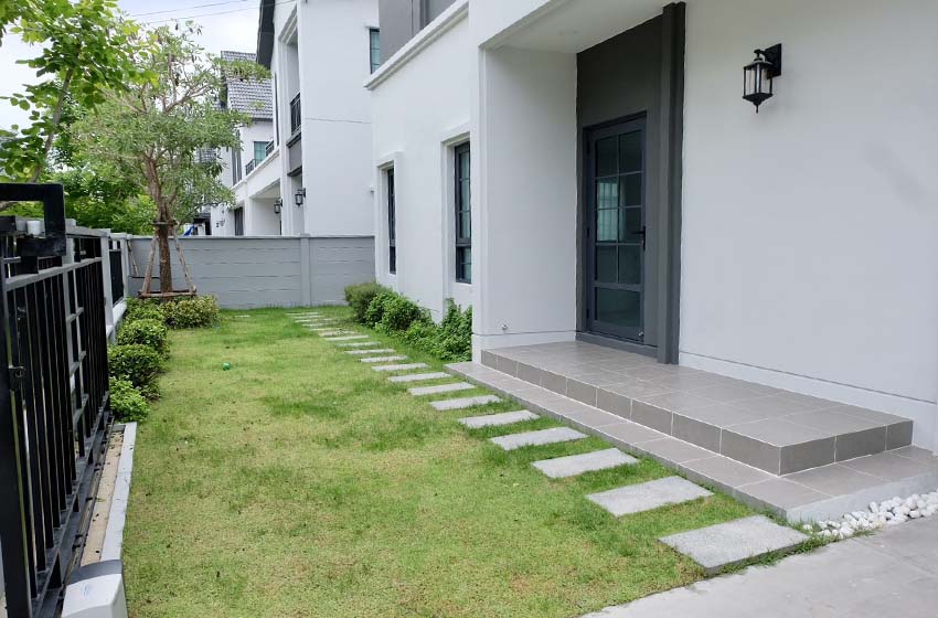 House with Shared Pool in Bangnatrad 